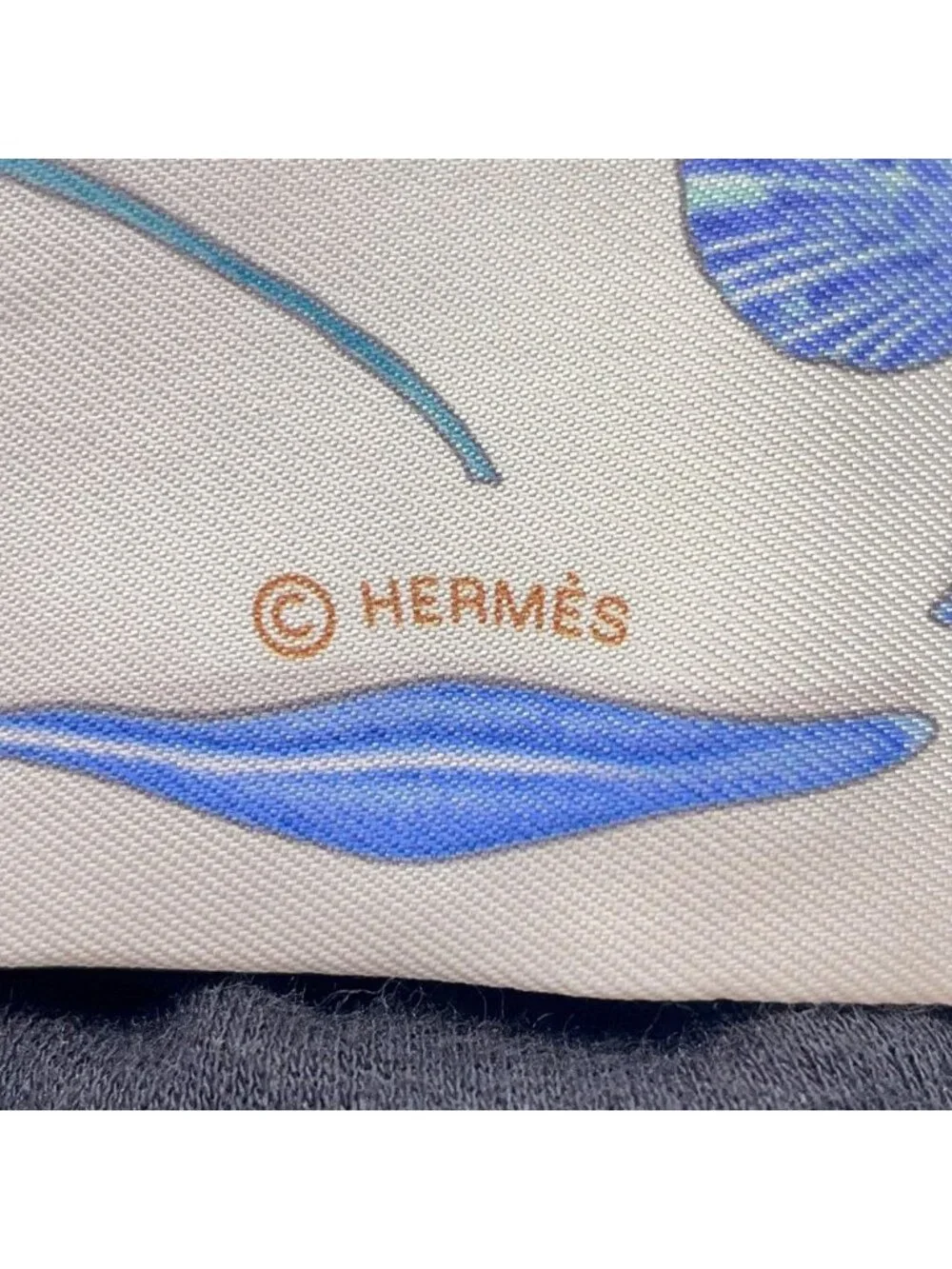 ★SOLD★ Hermes Scarf Twill in the Pocket - Picture 7 of 9